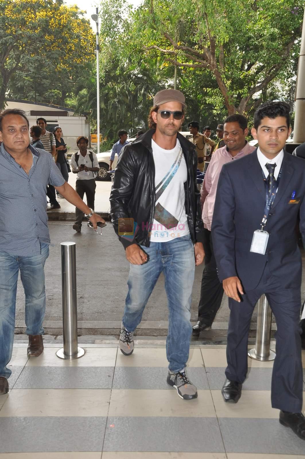 Hrithik Roshan snapped at airport in Mumbai on 8th April 2015