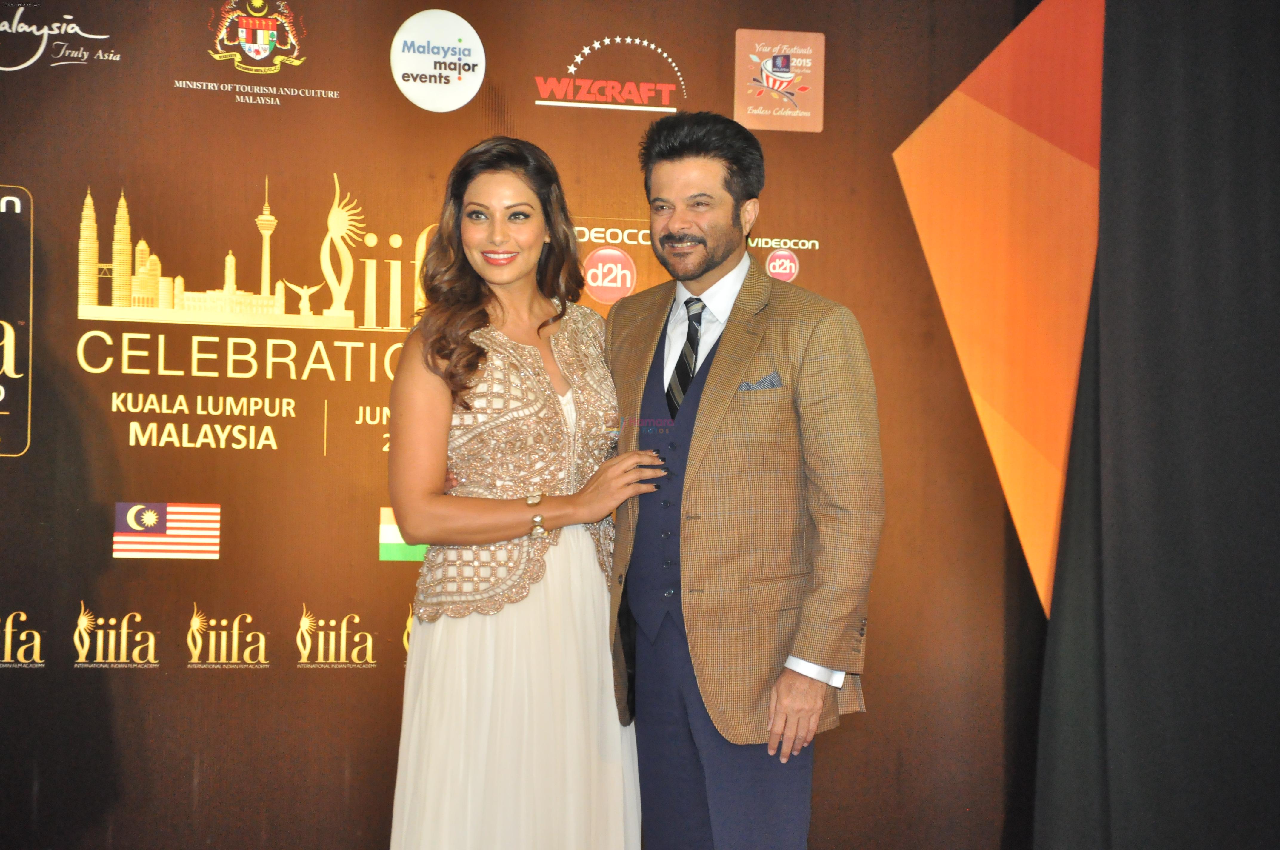 Anil Kapoor, Bipasha Basu at IIFA malysia press meet on 9th Aprril 2015