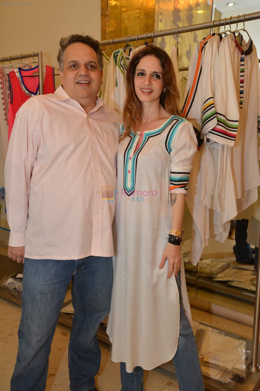 Suzanne Khan at Abu Sandeep Spring Summer collection launch in kemps Corner, Mumbai on 10th April 2015