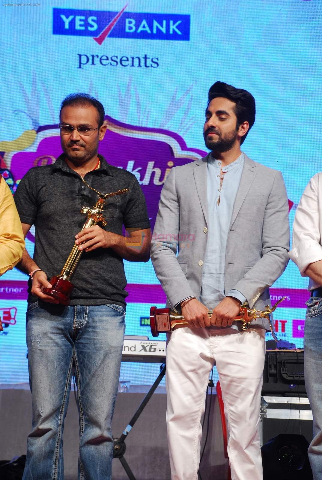 Ayushmann Khurrana, Virender Sehwag at Punjabi Icon Awards in kamalistan on 11th April 2015