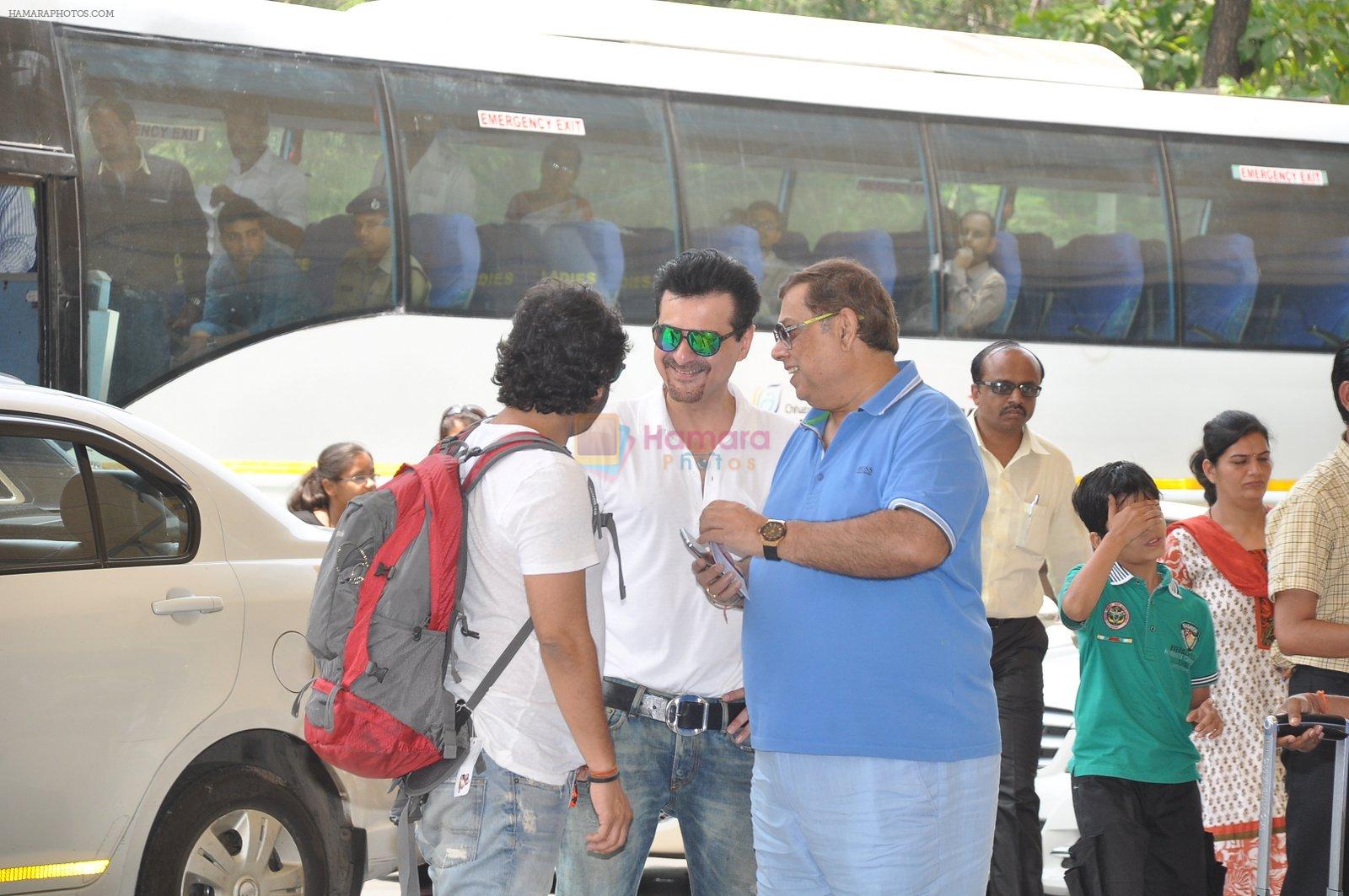 Sanjay Kapoor depart to Goa for Planet Hollywood Launch in Mumbai Airport on 14th April 2015