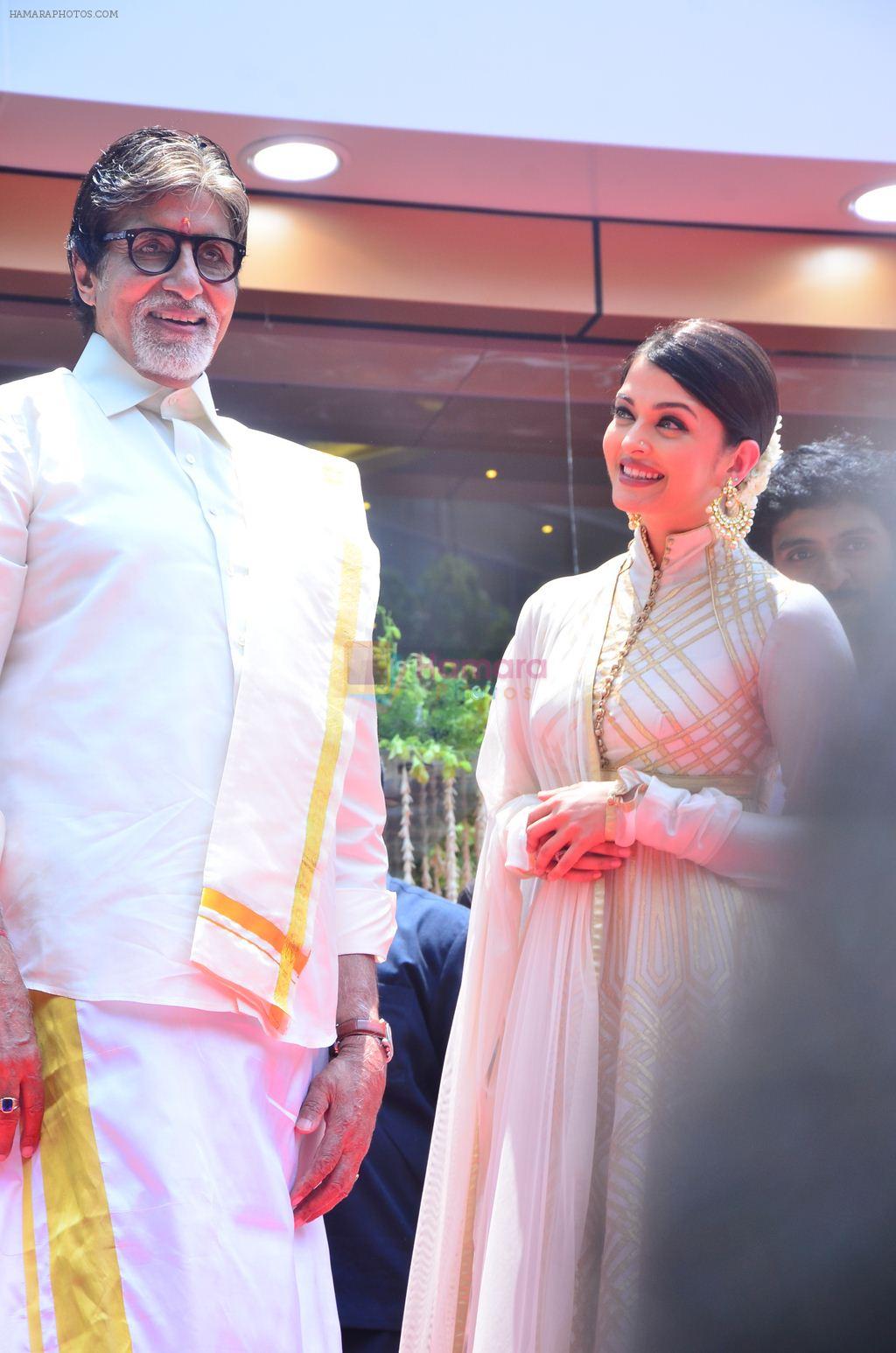 Amitabh Bachchan, Aishwarya Rai Bachchan at Kalyan Jewellers Showroom in Chennai on 18th April 2015