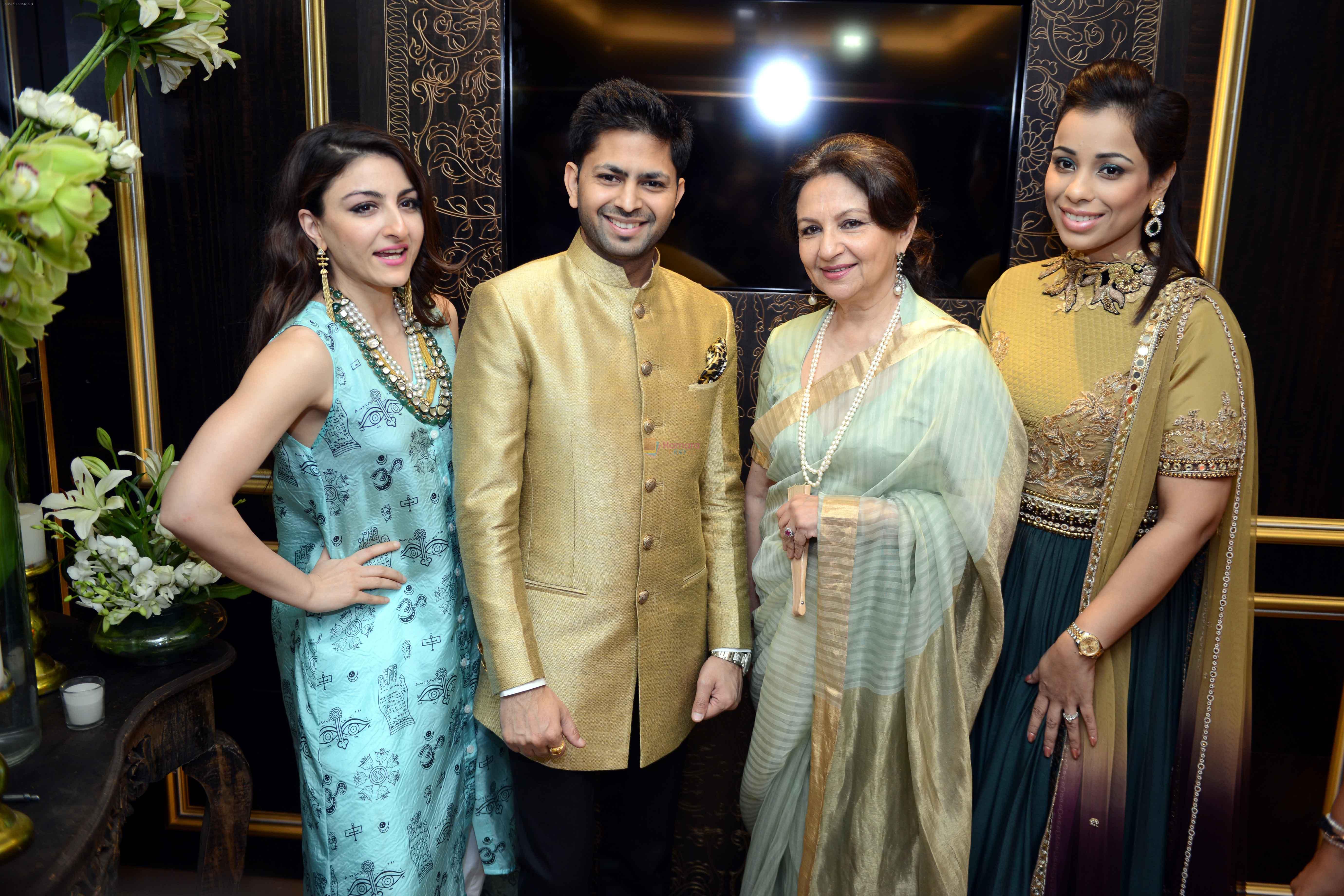 Soha Ali Khan & Sharmila Tagore at the launch of  Sunar jewellery shop Karol Bagh in New Delhi on 22nd April 2015