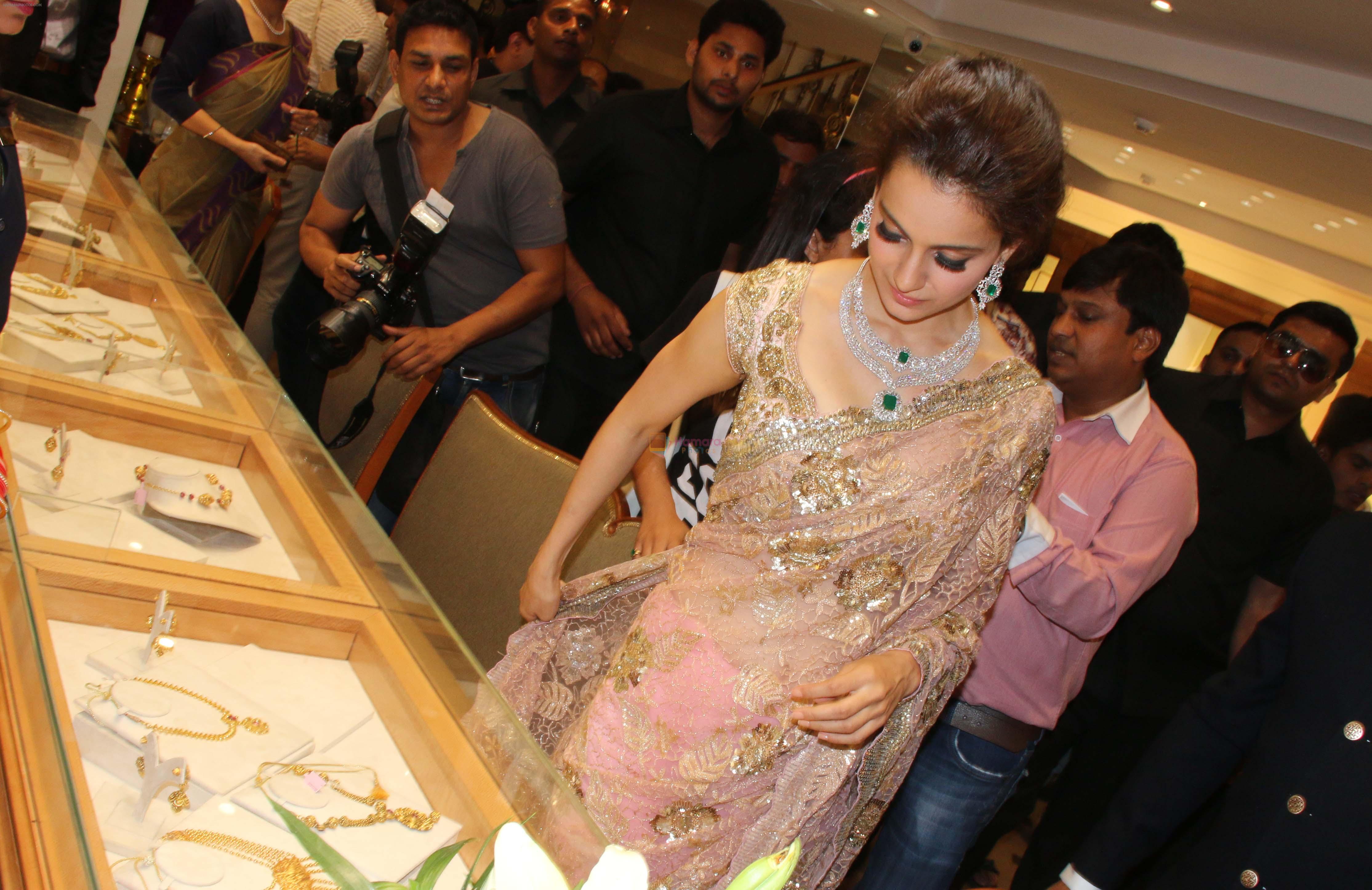 Kangana Ranaut at Jewellery Shop in Delhi on 21st April 2015