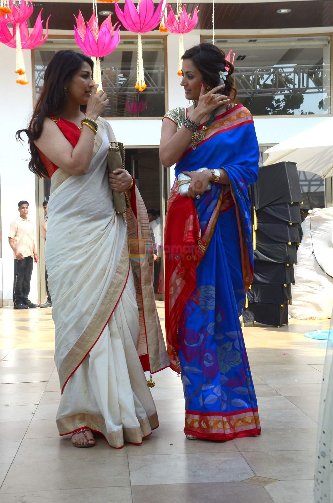 Sonali Bendre, Gayatri Joshi snapped at a wedding in Blue Sea on 21st April 2015