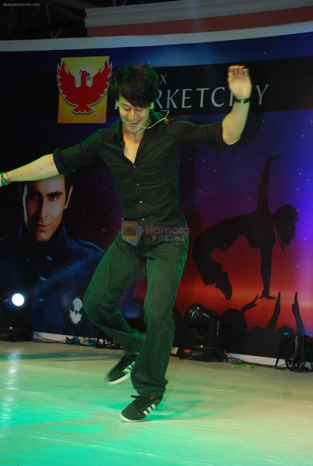 Tiger Shroff at Dance week finale in Kurla, Mumbai on 26th April 2015