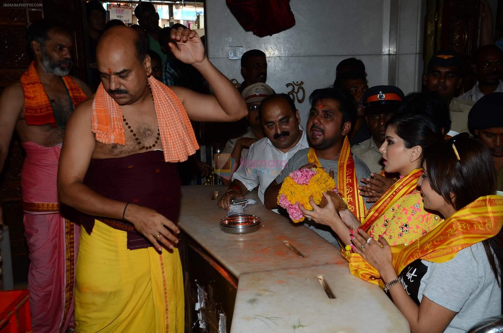 Sunny leone visits Siddhivinayak Temple on 1st May 2015