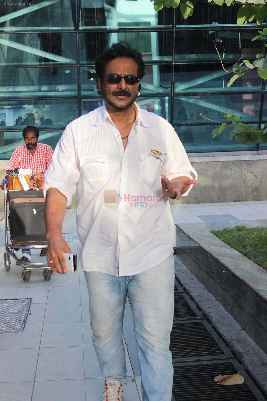 Milind Gunaji snapped at Mumbai Airport on 2nd May 2015