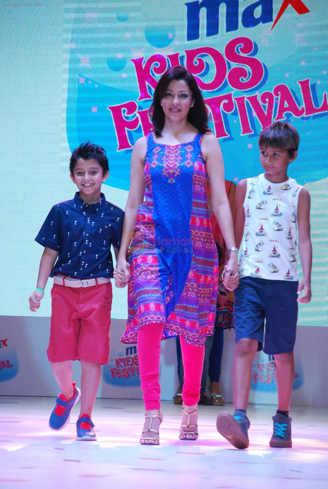 Aditi Gowitrikar at Max kids fashion show in Mumbai on 5th May 2015