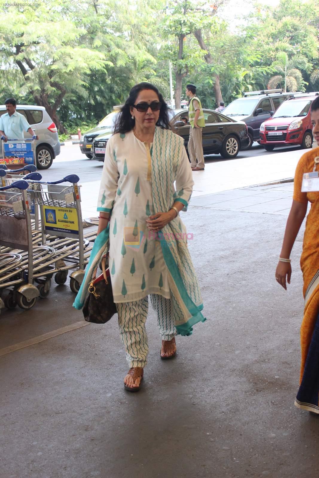 hema Malini snapped at airport in Mumbai on 5th May 2015