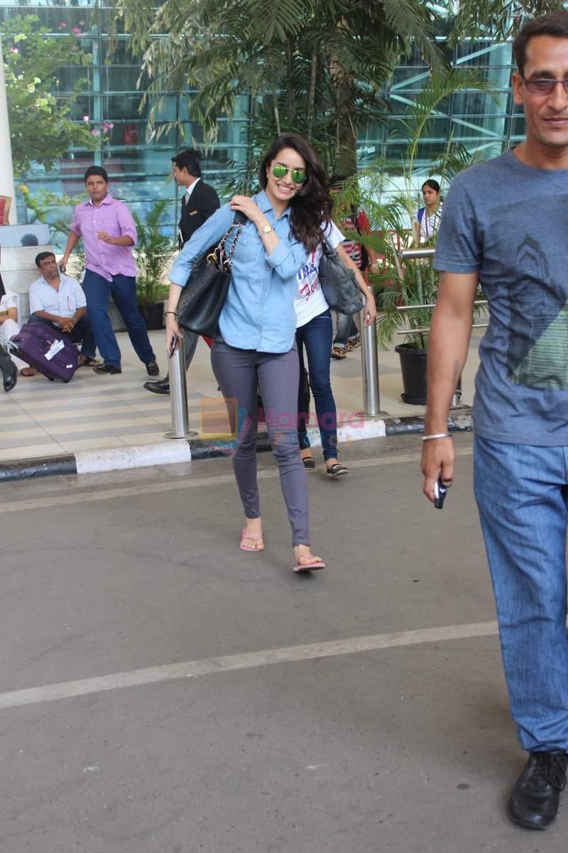 Shraddha Kapoor snapped at the airport on 8th May 2015