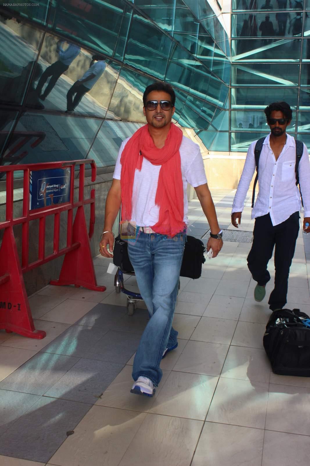 Jimmy Shergill snapped at airport on 10th May 2015