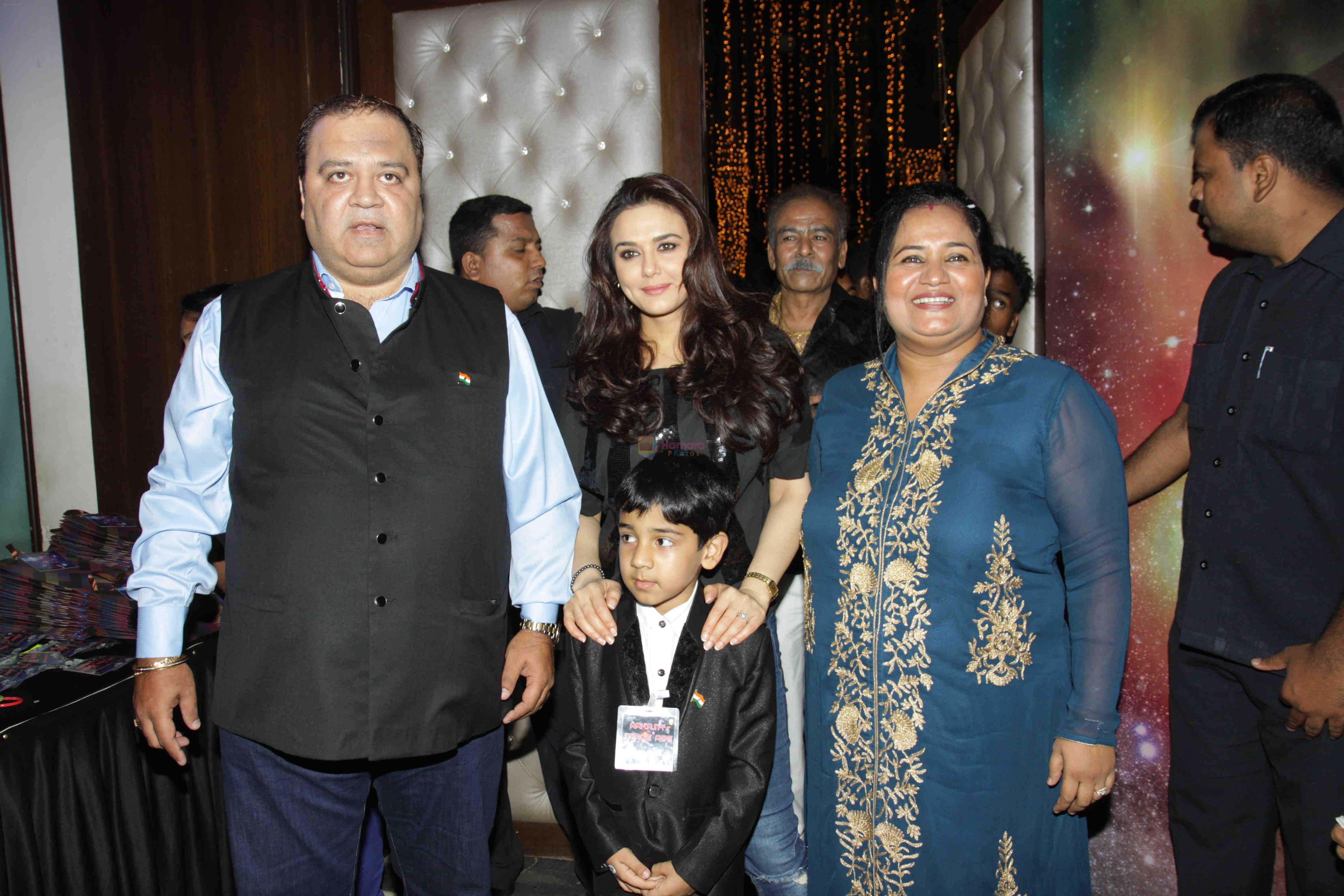 Preity Zinta at Producer Kishor & Pooja Dingra's son Aakash Dingra's 7th Birthday Party in Mumbai on 11th may 2015