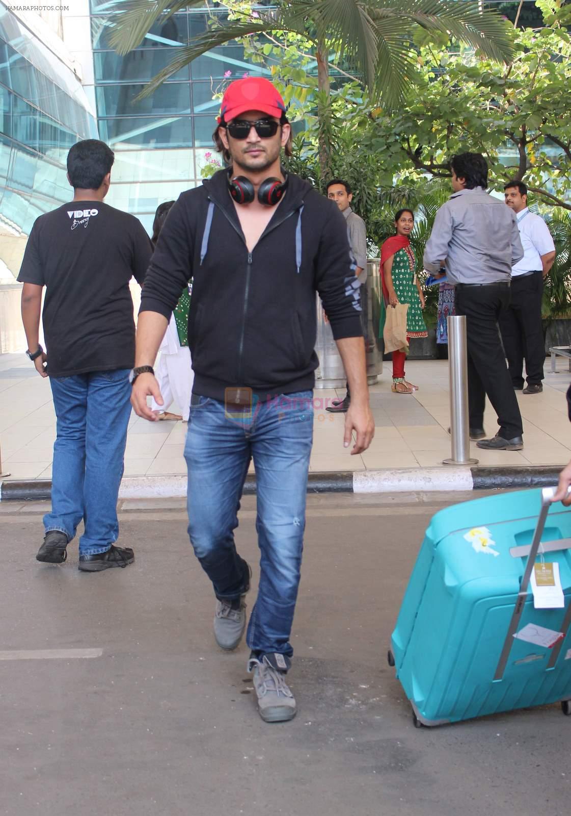 Sushant Singh Rajput snapped at domestic airport on 11th May 2015