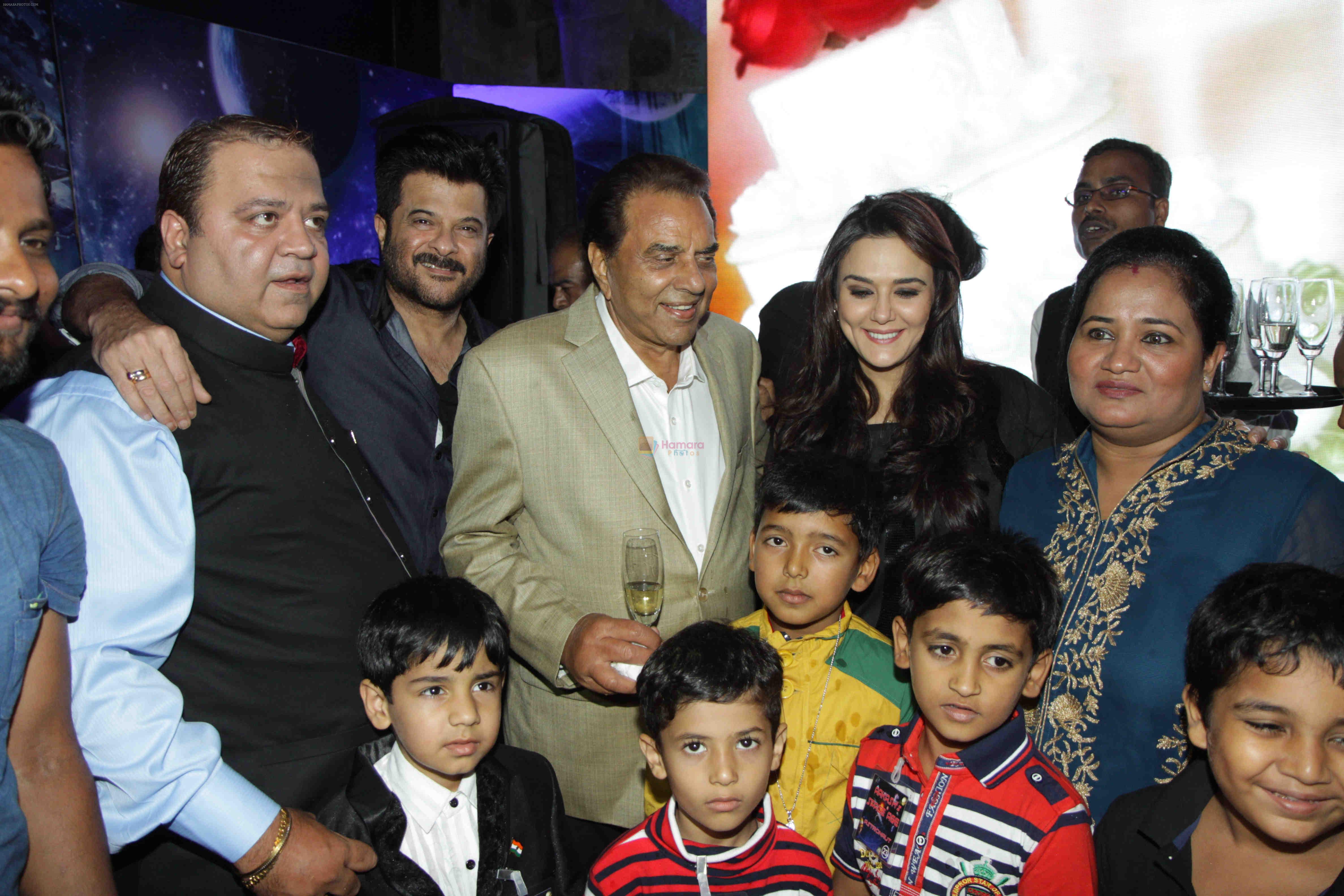 Preity Zinta, Dharmendra, Anil Kapoor at Producer Kishor & Pooja Dingra's son Aakash Dingra's 7th Birthday Party in Mumbai on 11th may 2015