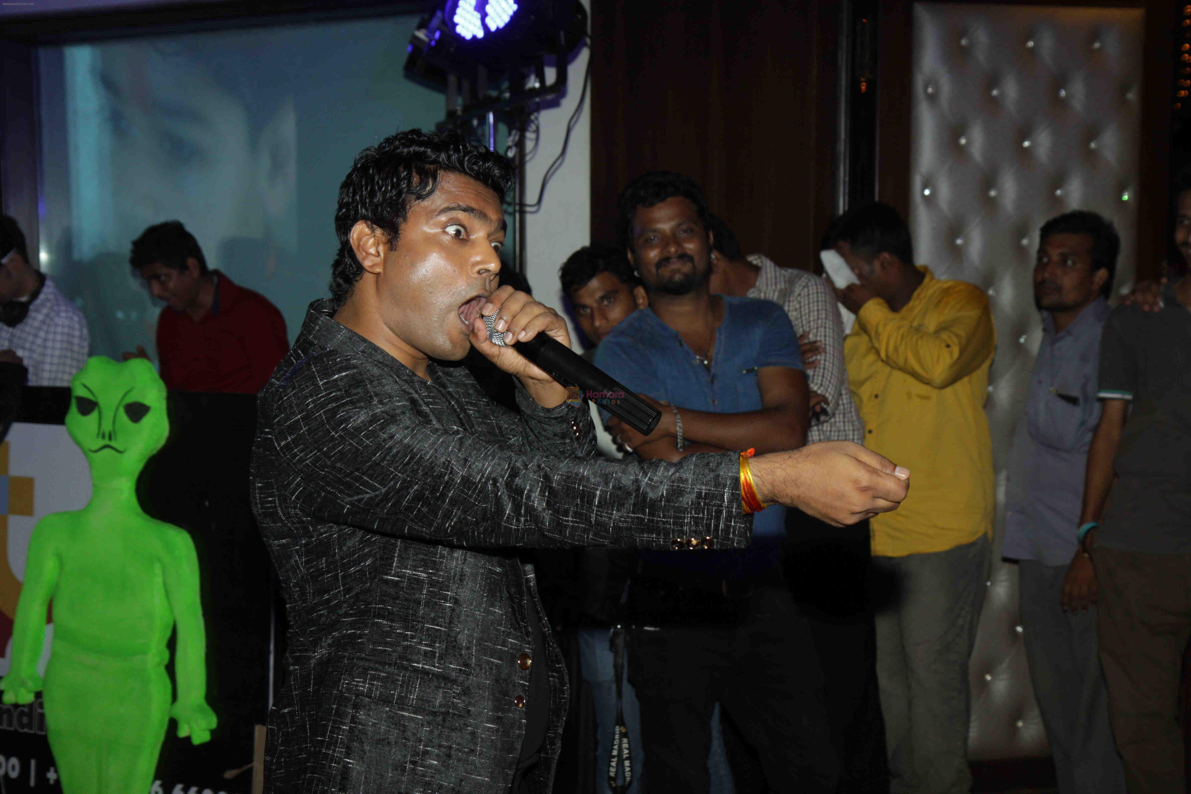 Navin Prabhakar at Producer Kishor & Pooja Dingra's son Aakash Dingra's 7th Birthday Party in Mumbai on 11th may 2015