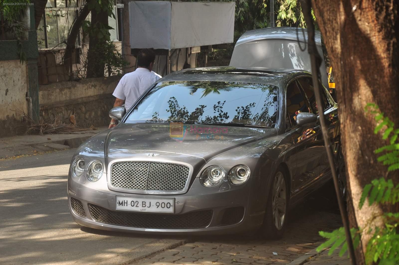 Akshay Kumar's car breaks down in Bandra, Mumbai on 15th May 2015