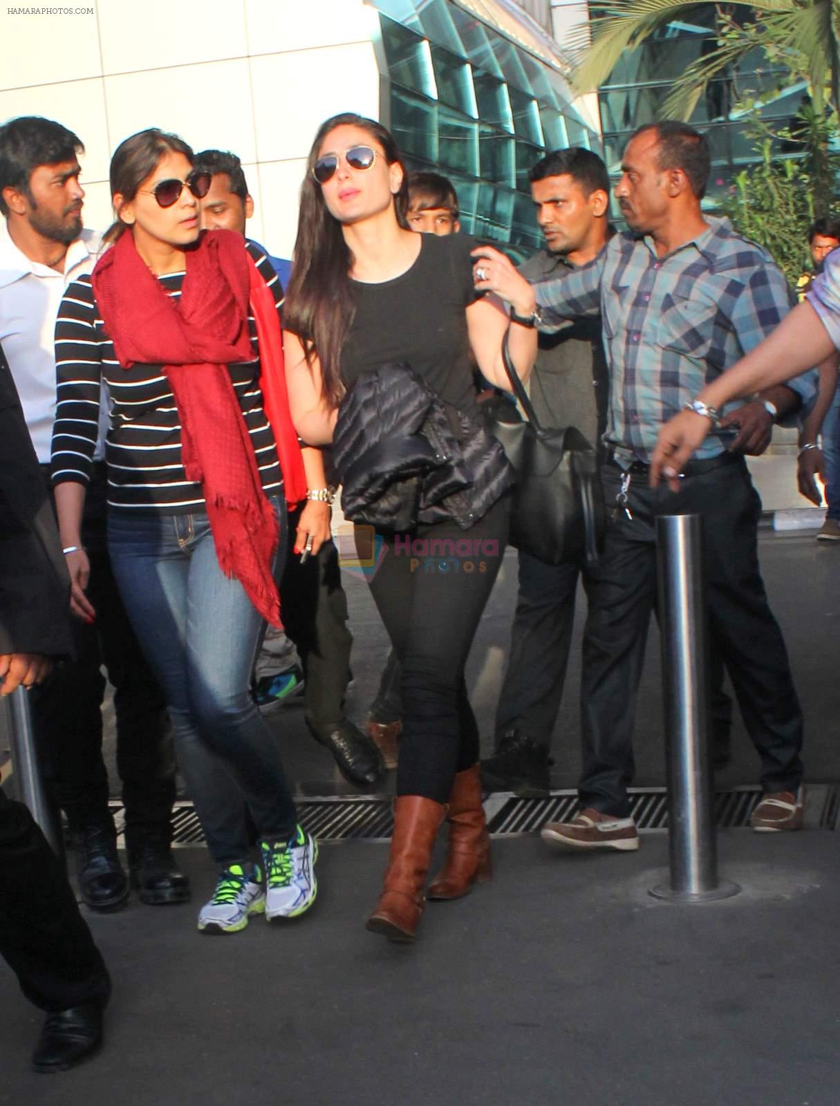 Kareena Kapoor snapped at airport in Mumbai on 19th May 2015
