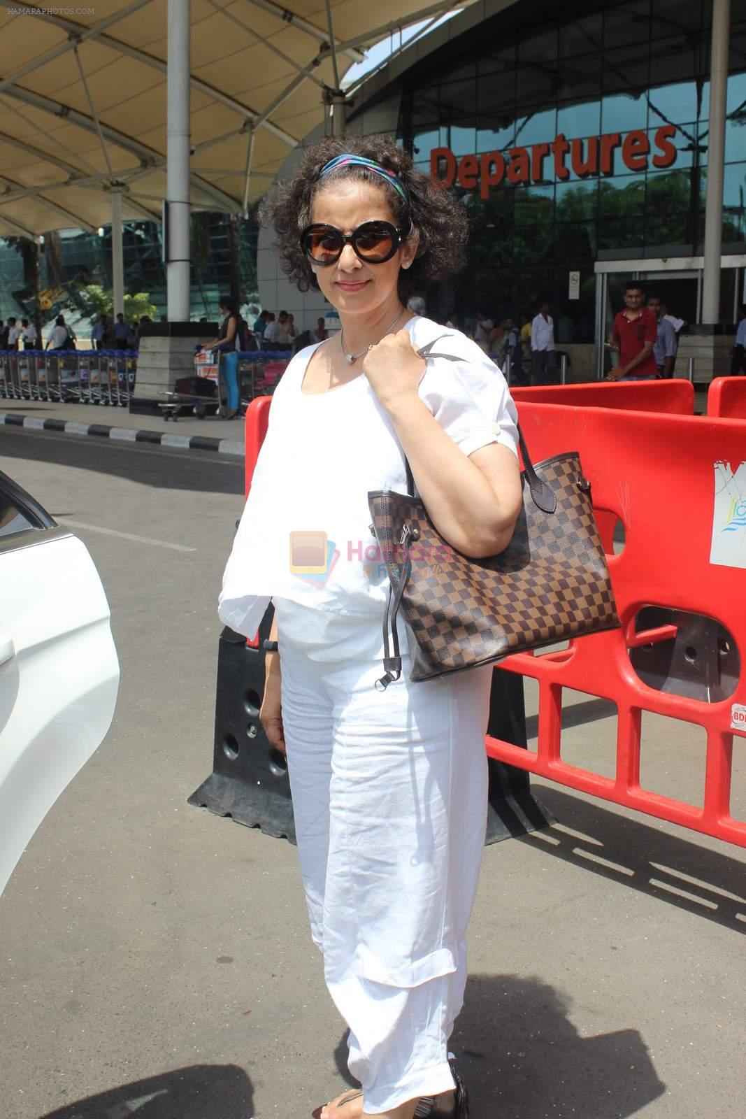 Manisha Koirala snapped at airport in Mumbai on 19th May 2015