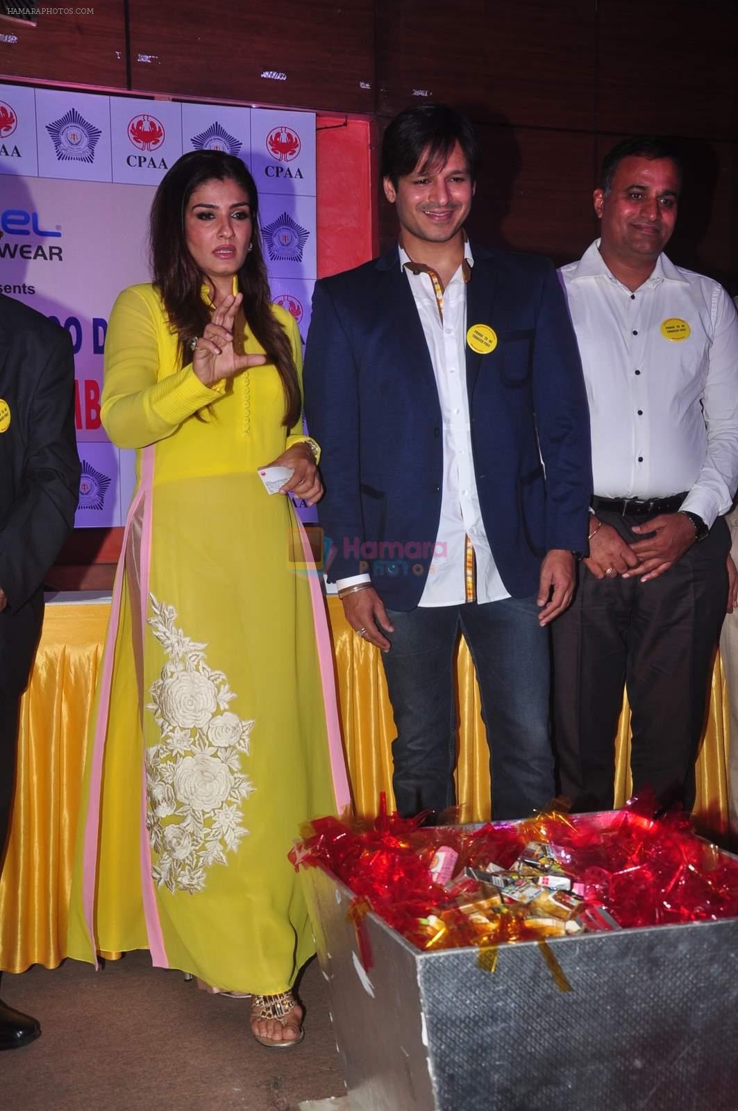 Raveena Tandon, Vivek Oberoi at anti cancer event in Mumbai on 22nd May 2015