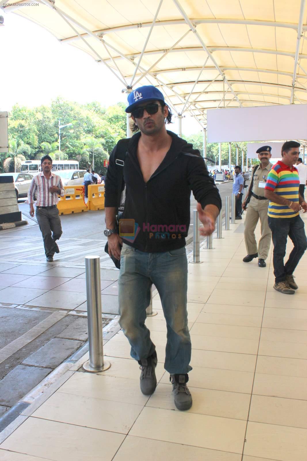Sushant Singh Rajput snapped at airport  on 24th May 2015