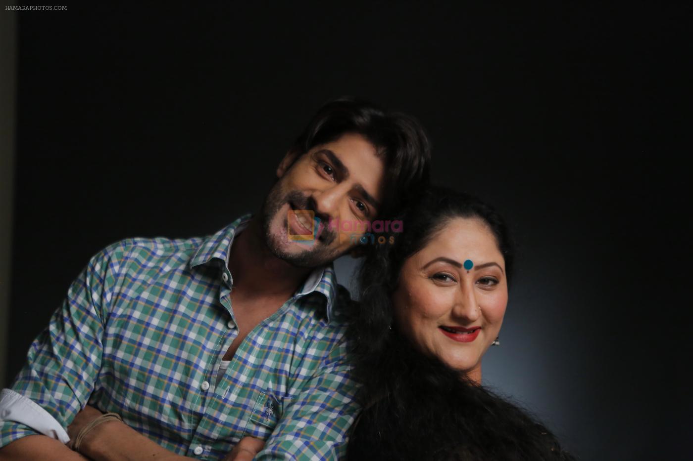 Suahil  Zargar  and Jayati Bhatia shoot for music video O Meri jaan in Jogeshwari on 25th May 2015