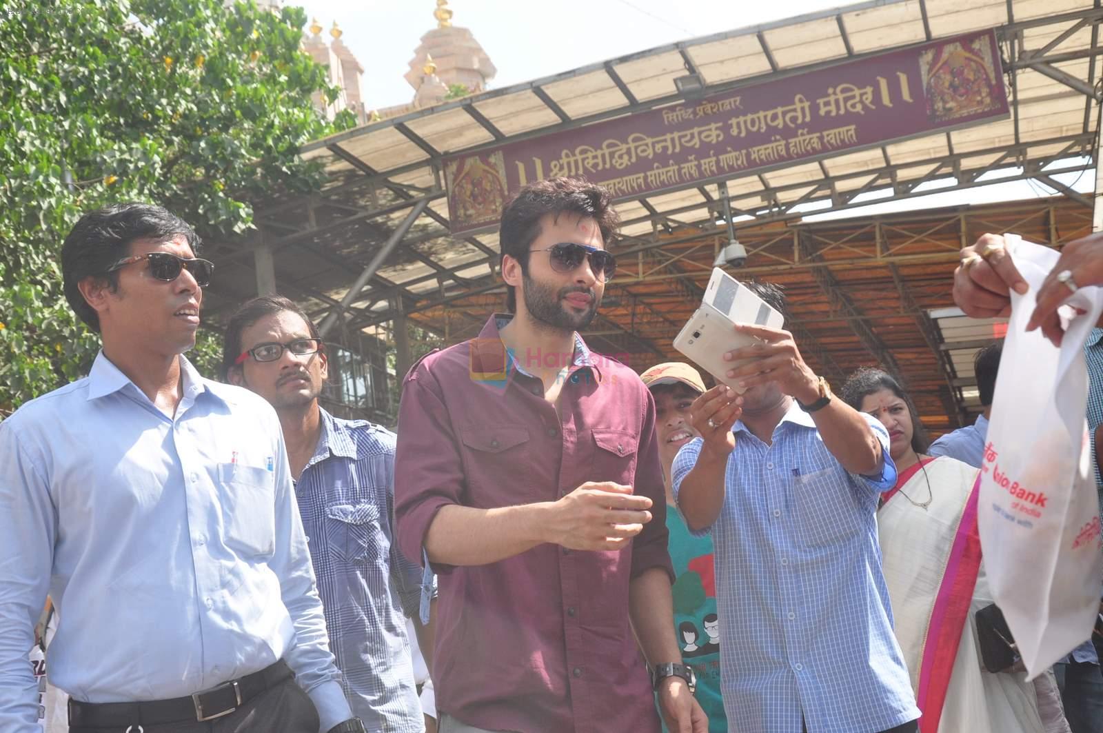 Jackky Bhagnani visits  Siddhivinayak temple in Mumbai on 26th May 2015