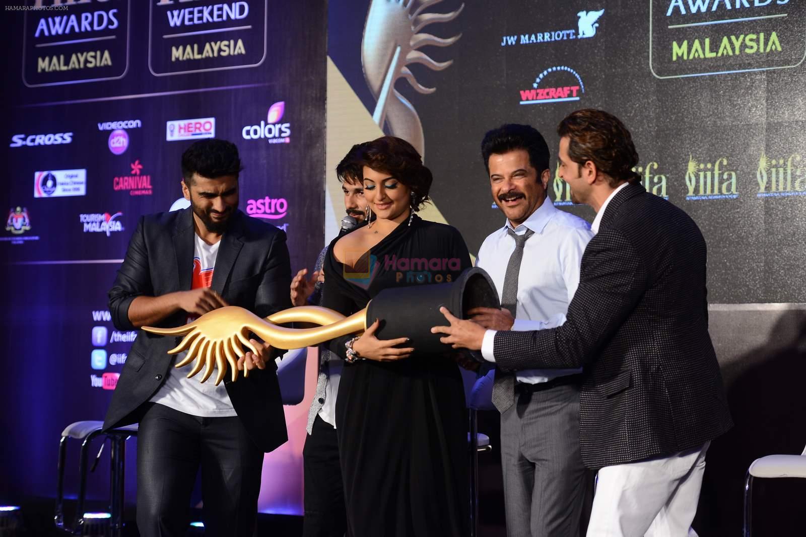 Shahid Kapoor, Arjun Kapoor, Anil Kapoor, Sonakshi Sinha, Hrithik Roshan at IIFA Malaysia press meet on 28th May 2015