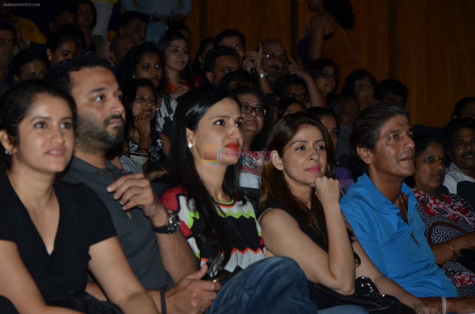 Anu Dewan with wife and kid at Shiamak Dawar show in Mumbai on 30th May 2015