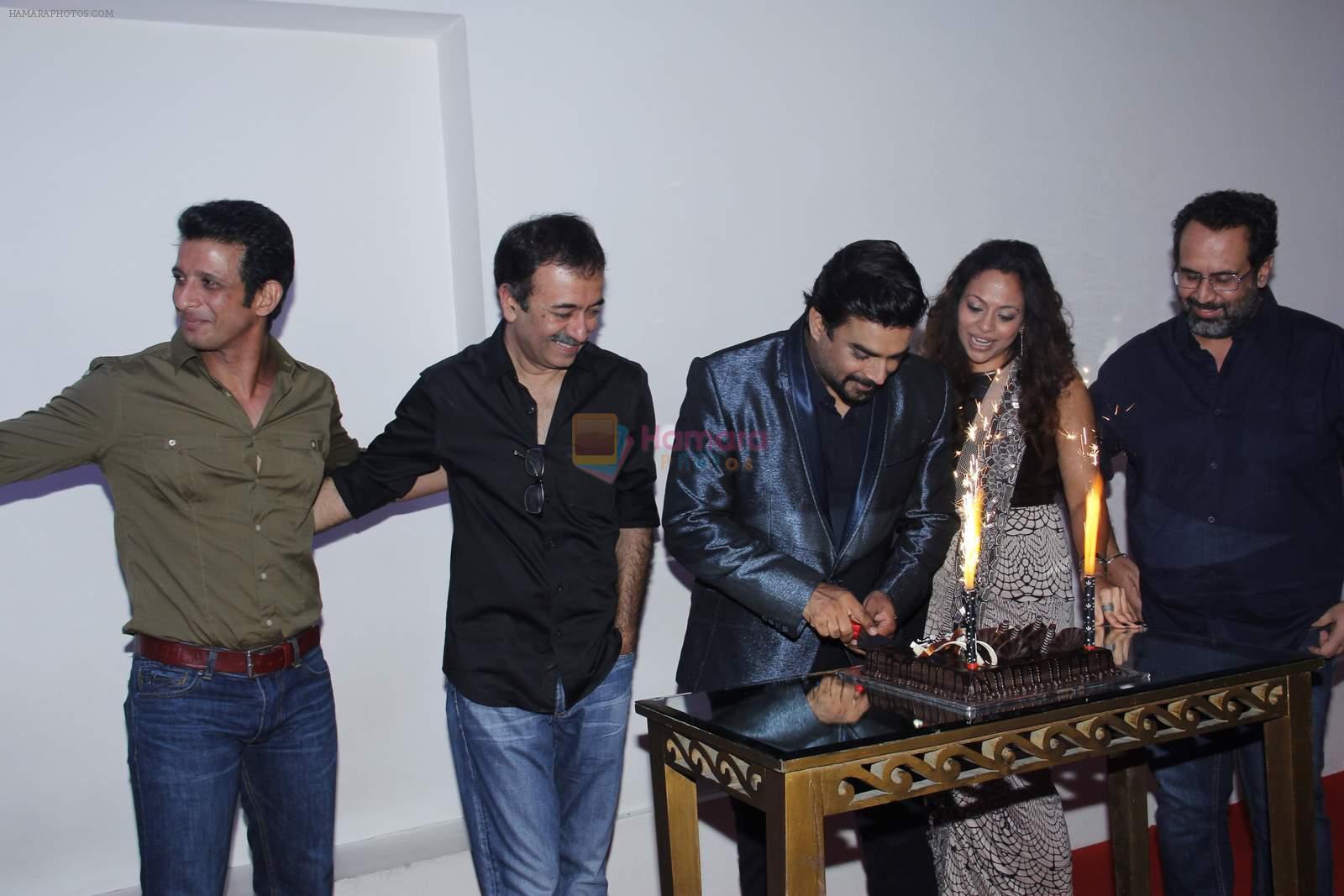 Sharman Joshi, Rajkumar Hirani, Madhavan, Anand L Rai at Madhavan's birthday bash in Mumbai on 1st June 2015