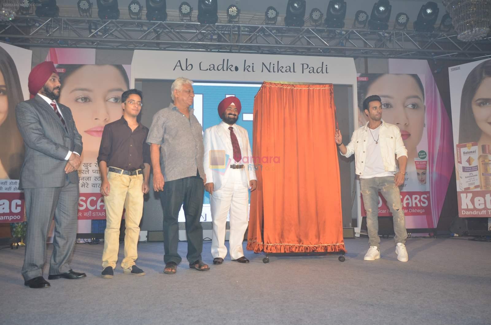 Pulkit Samrat, Om Puri at U-B Fair cream launch in Mumbai on 1st June 2015