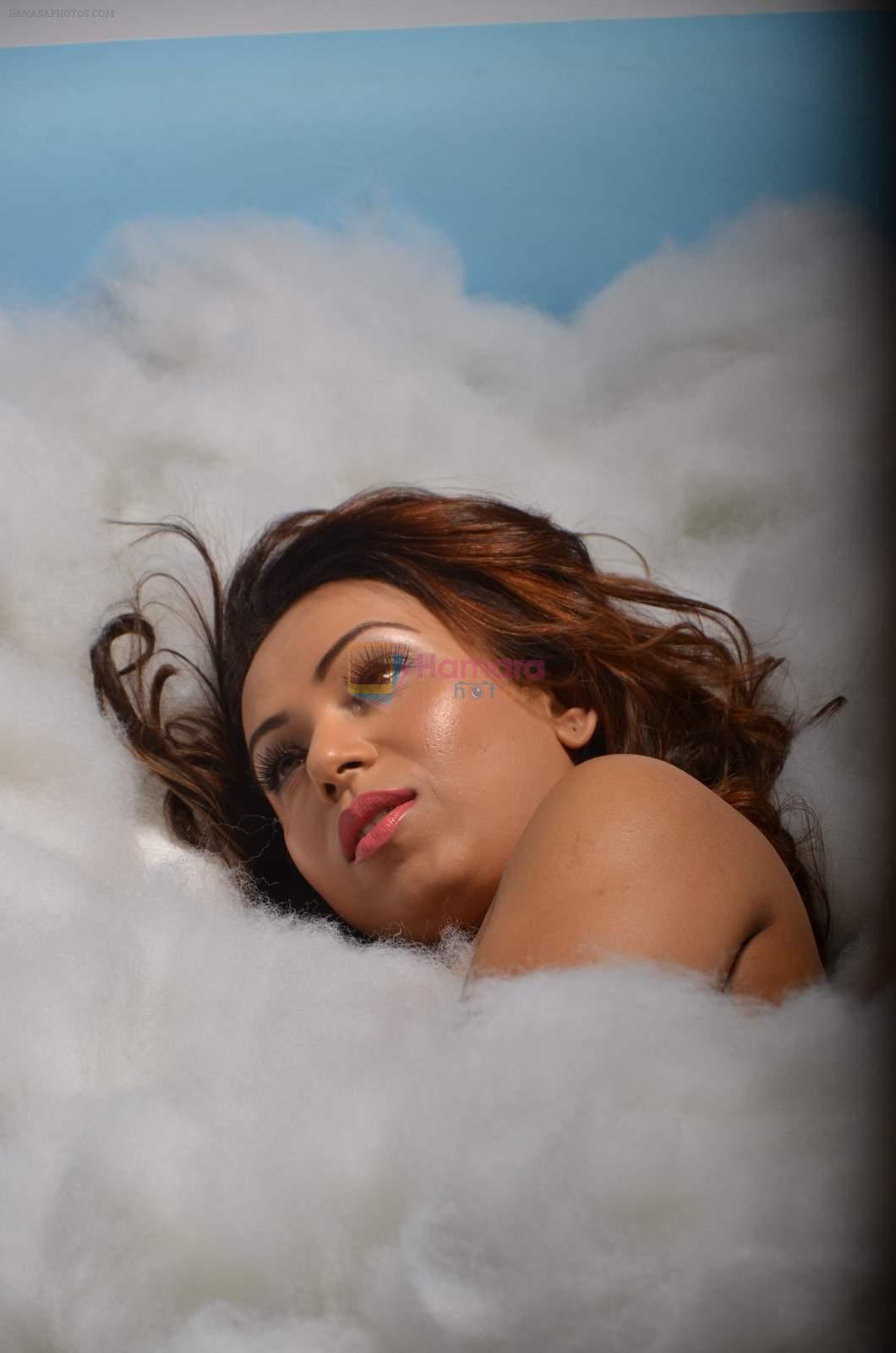 Raina Agni glam shoot to promote her album Challi