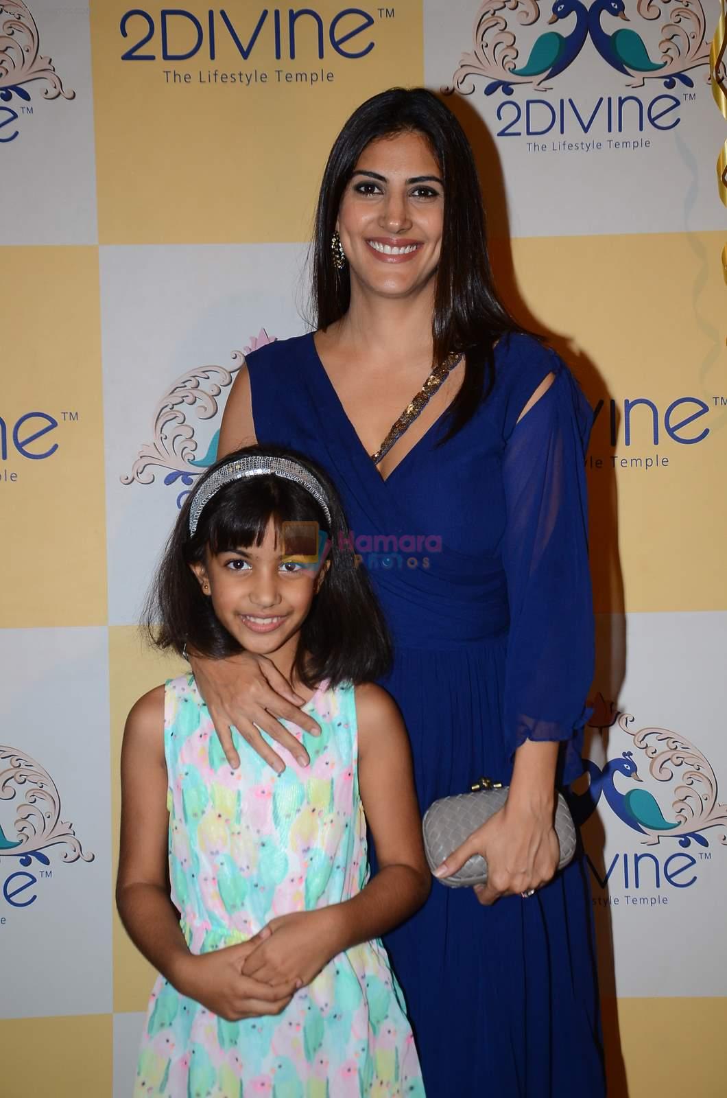 Perizaad Kolah at Dimple Nahar's Pre Monsoon pp up at 2Divine with Sonya Vajifdar in 2 Divine Store on 5th June 2015