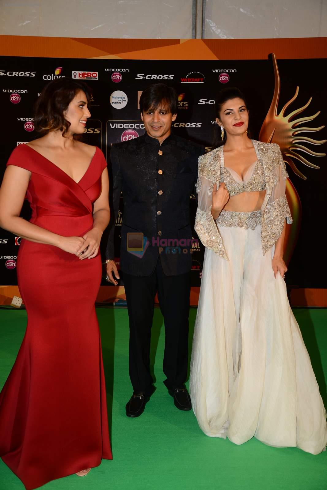 Huma Qureshi, Vivek Oberoi, Jacqueline Fernandez at IIFA 2015 Awards day 3 red carpet on 7th June 2015