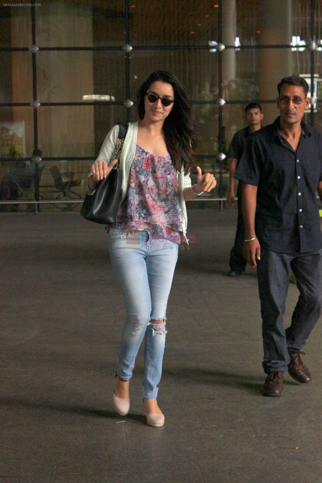 Shraddha Kapoor snapped at domestic airport on 8th June 2015