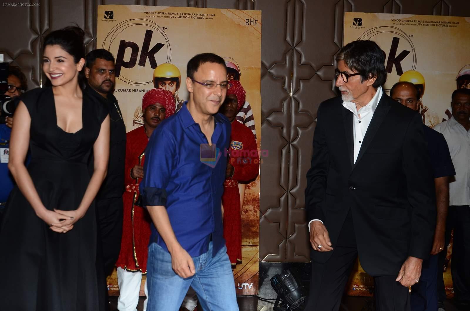 Vidhu Vinod Chopra, Anushka Sharma, Amitabh Bachchan at PK success bash in Mumbai on 10th June 2015