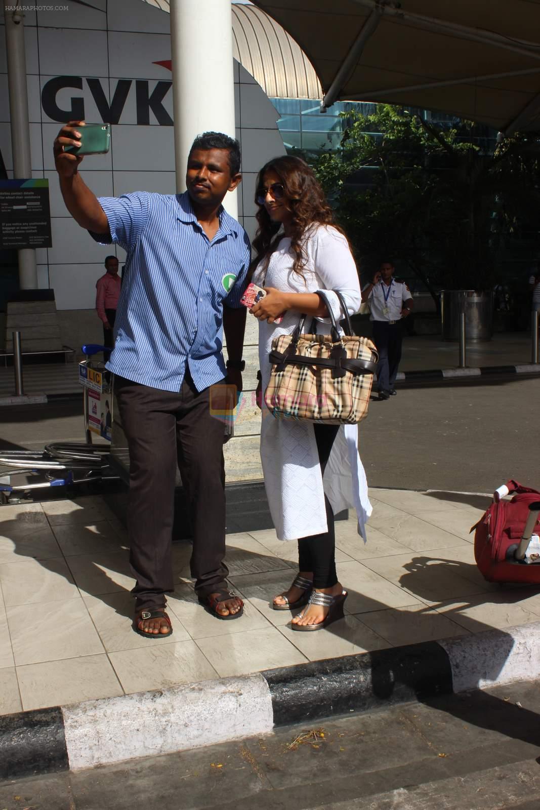 Vidya Balan snapped at airport  on 10th June 2015