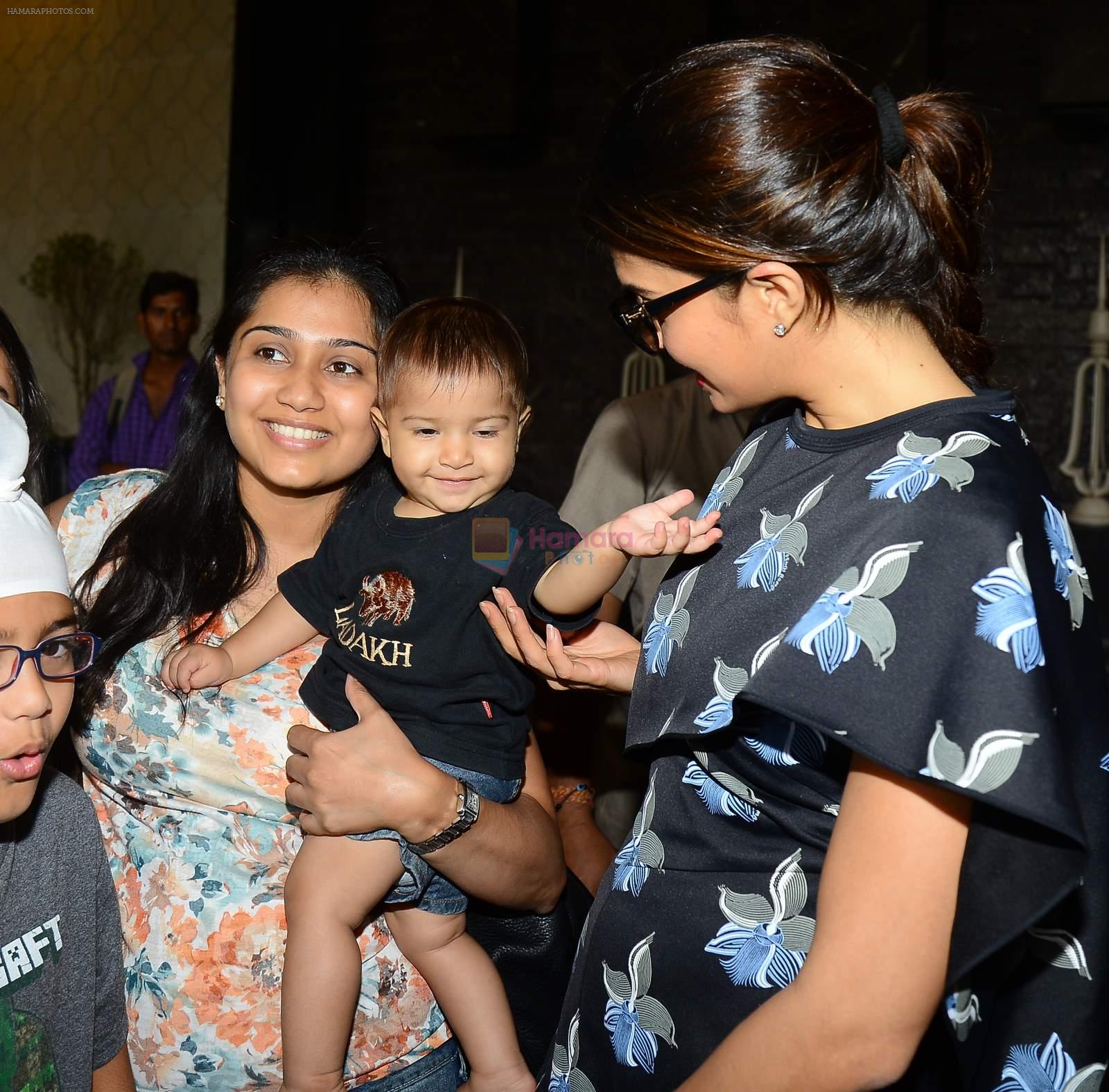 Jacqueline Fernandez's cutest moment snapped at a mall on 12th June 2015