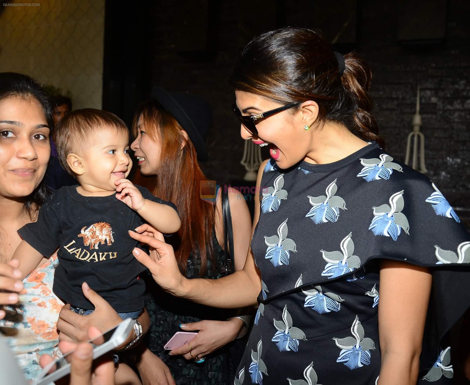 Jacqueline Fernandez's cutest moment snapped at a mall on 12th June 2015