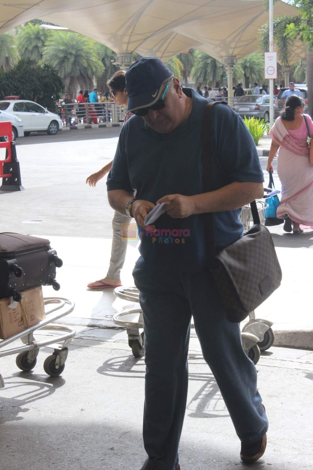 Rishi Kapoor snapped at airport in Mumbai on 13th June 2015