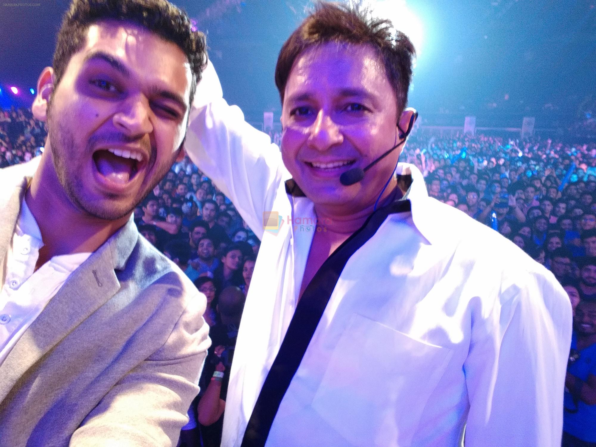 Sukhwinder Singh clicks a selfie at MTV Bollyland