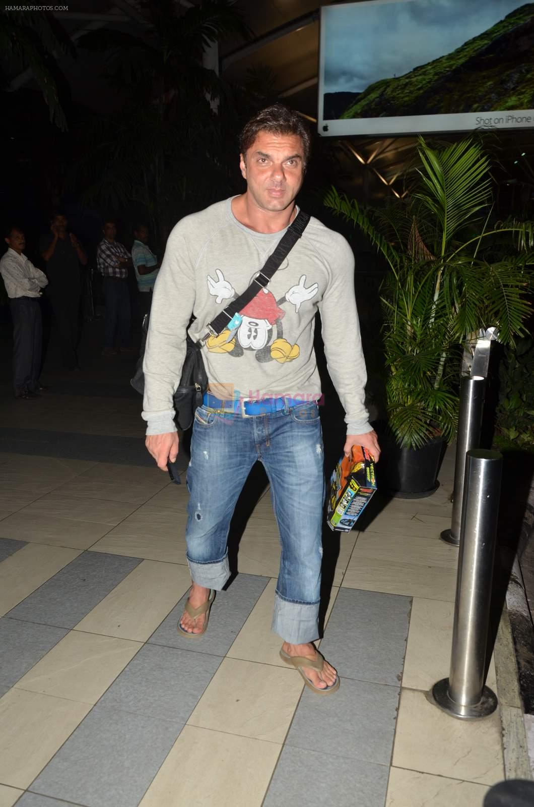 Sohail Khan snapped at the airport in Mumbai on 15th June 2015