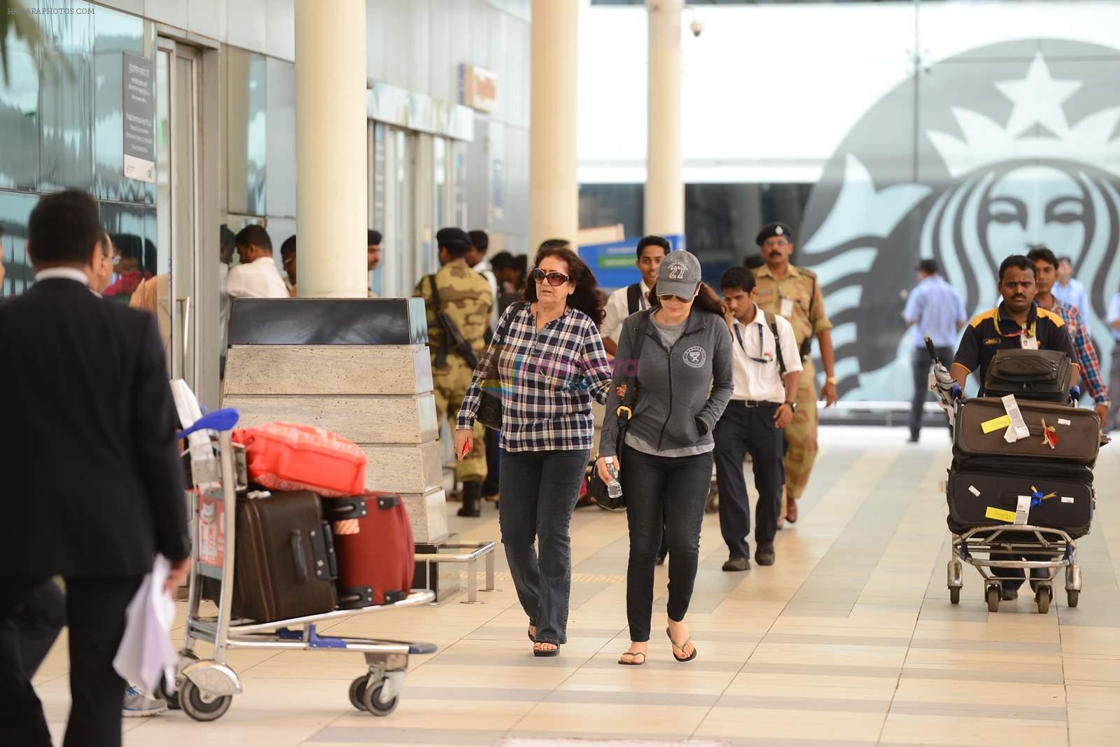 Preity Zinta snapped with mom in Mumbai on 16th June 2015