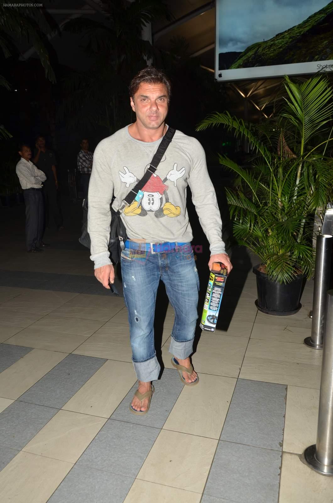 Sohail Khan snapped at the airport in Mumbai on 15th June 2015