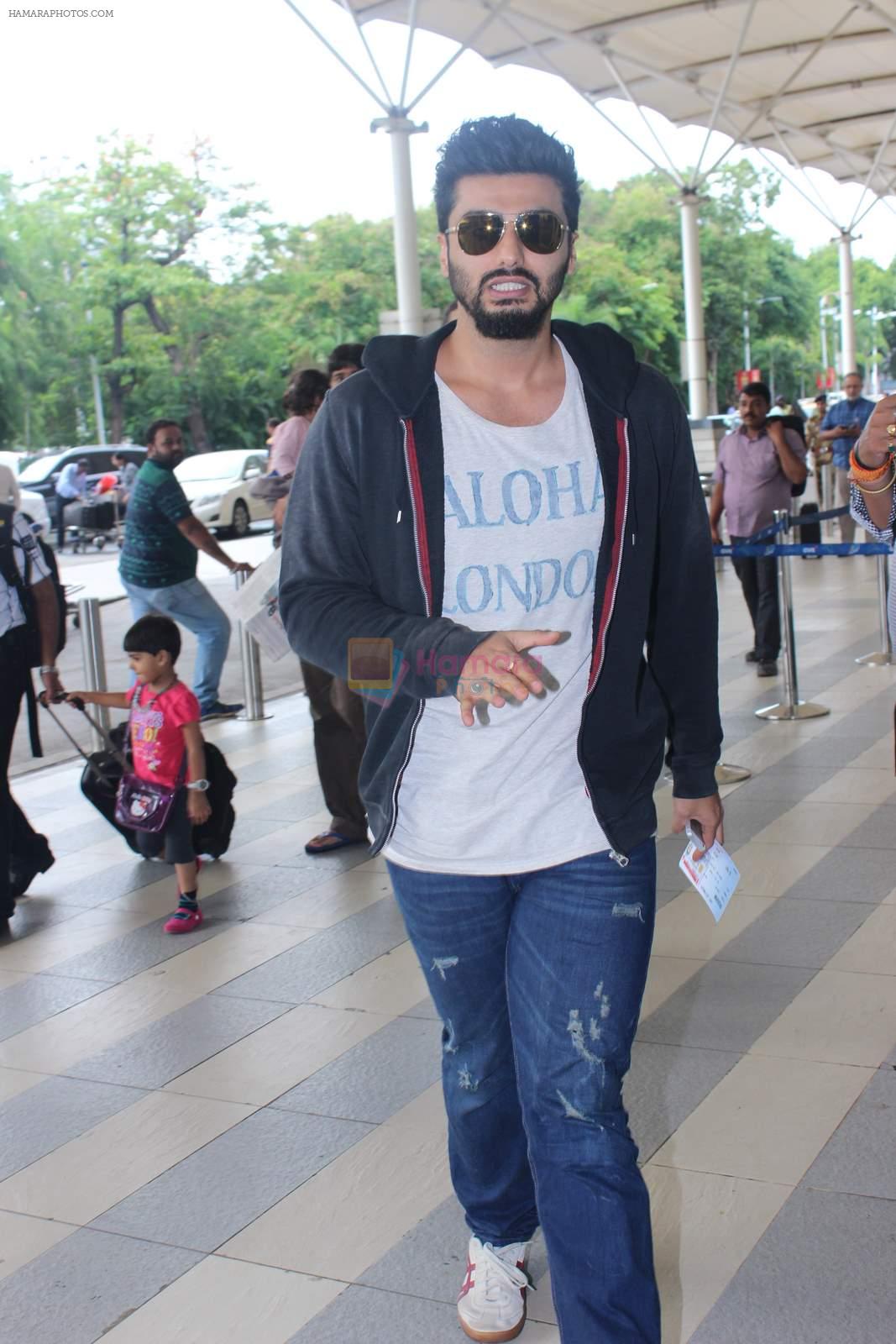 Arjun Kapoor snapped at early morning International airport in Mumbai on 16th June 2015