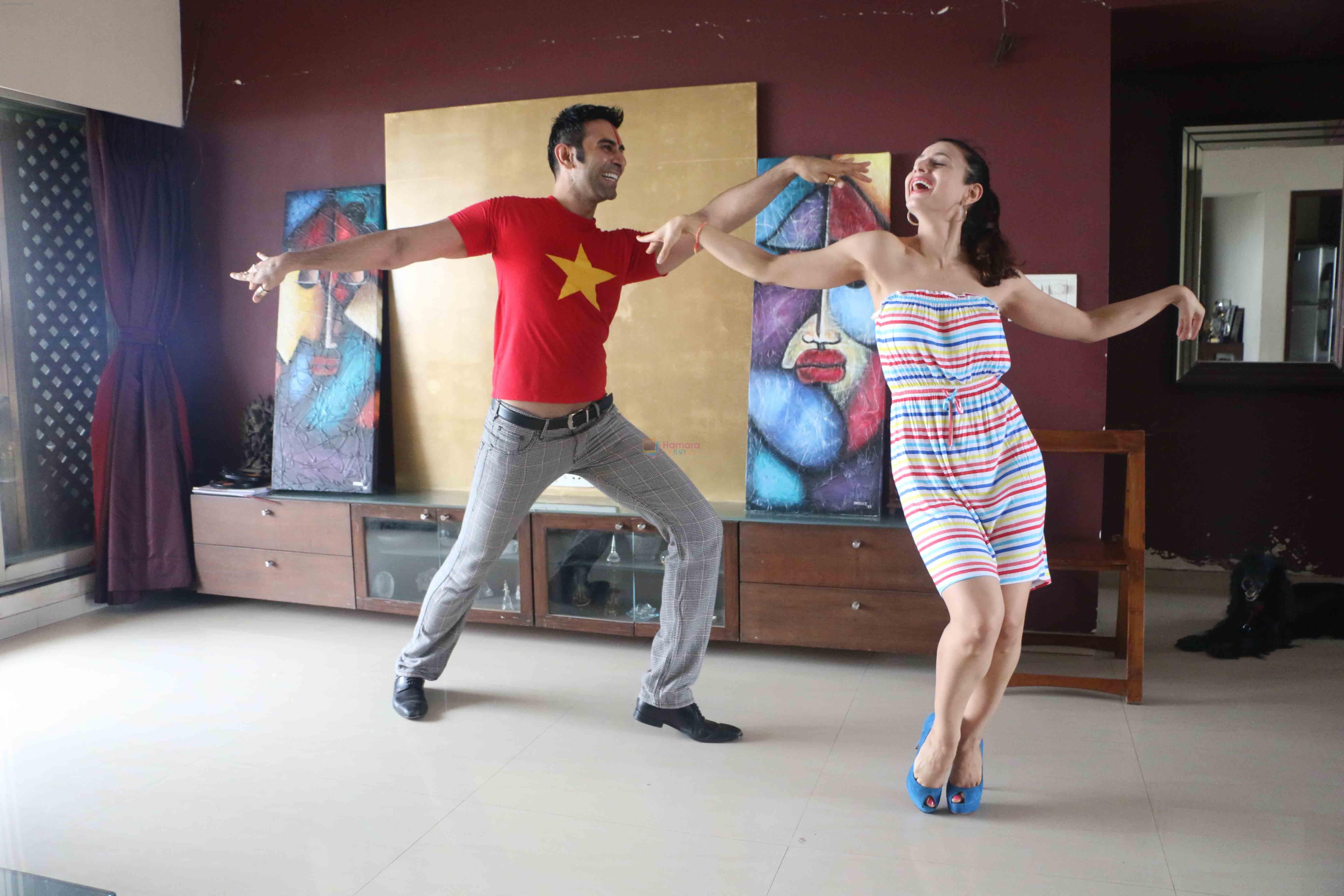 Ameesha Patel learns western dance from Sandip Soparrkar on 23rd June 2015