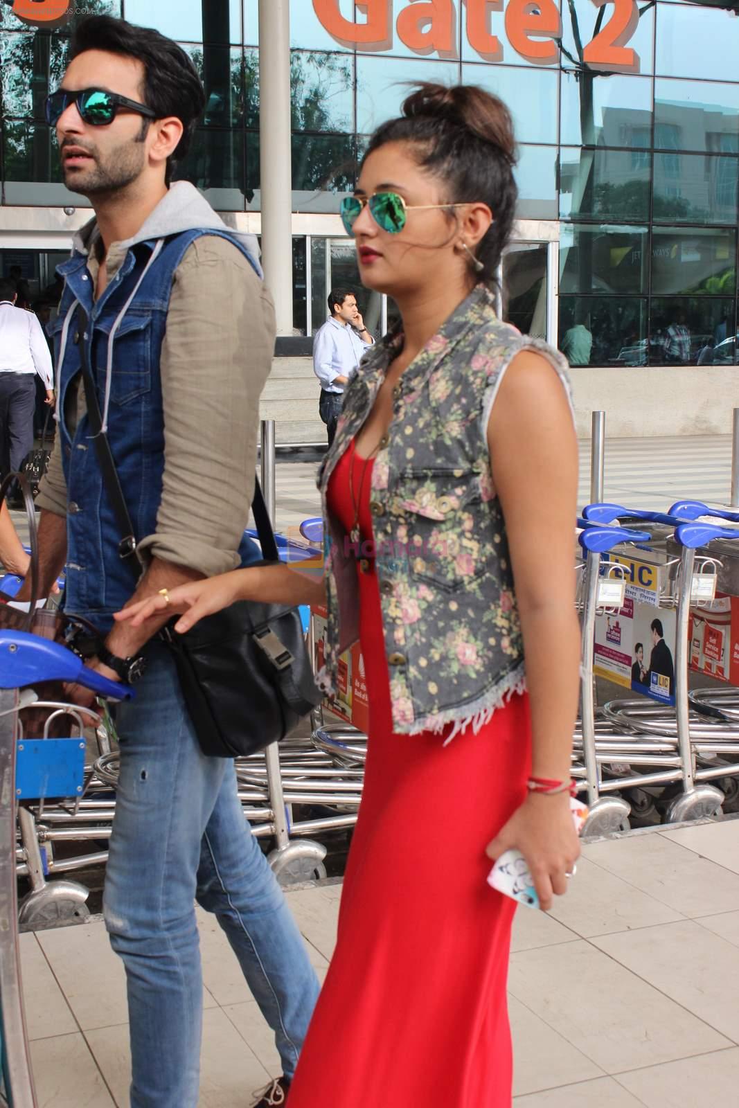 Rashmi desai, nandish Sandhu snapped at airport in Mumbai on 26th June 2015