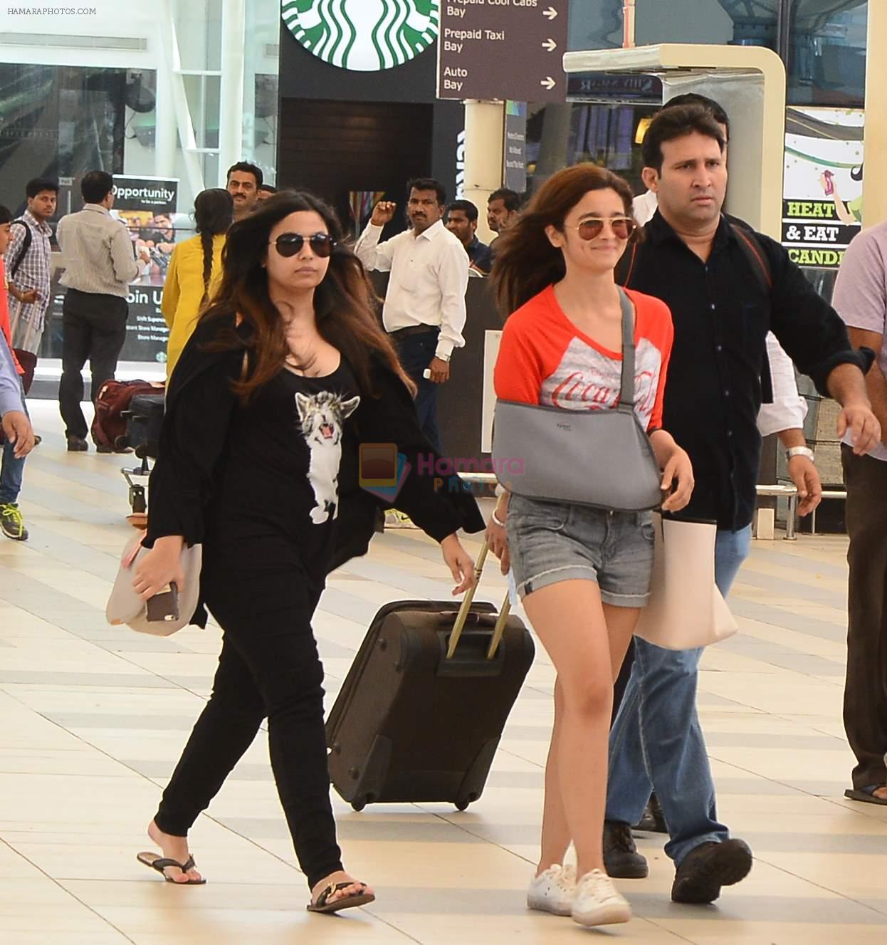 Alia Bhatt snapped with sister as she returns from her family vacation after 15 years in Hyderabad on 27th June 2015