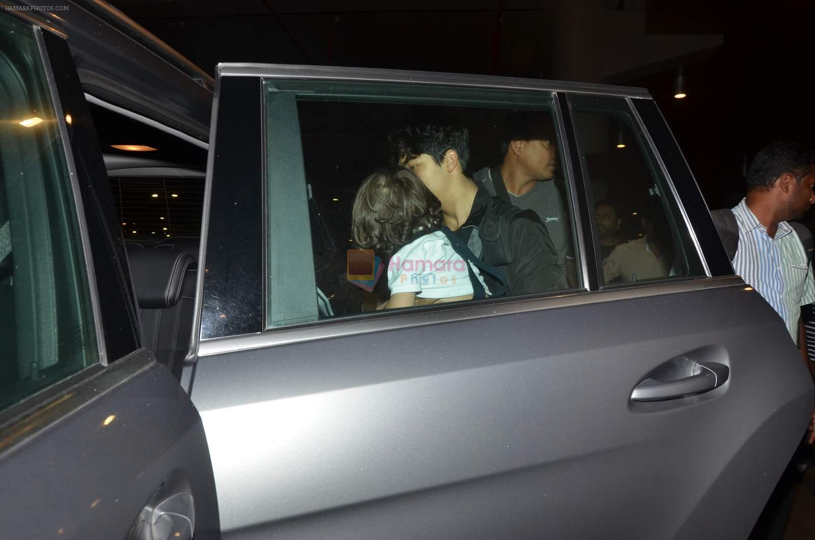 Shahrukh Khan returns with family at airport from London in International Airport on 27th June 2015