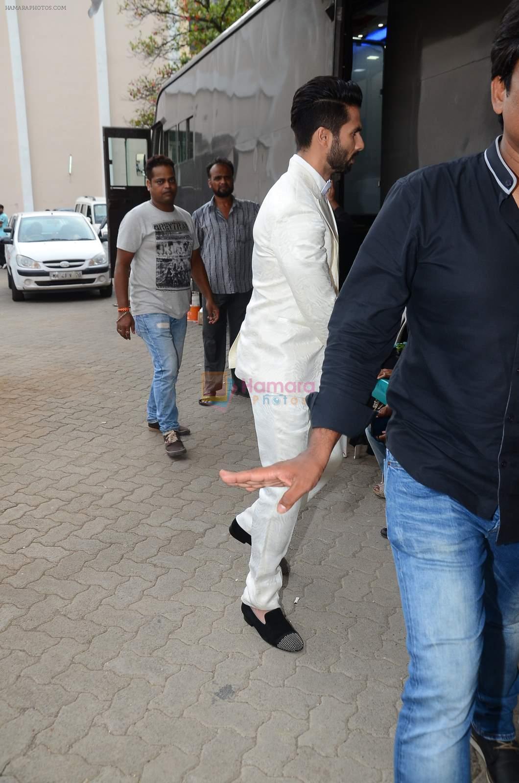 Shahid Kapoor snapped at mehboob on 29th June 2015